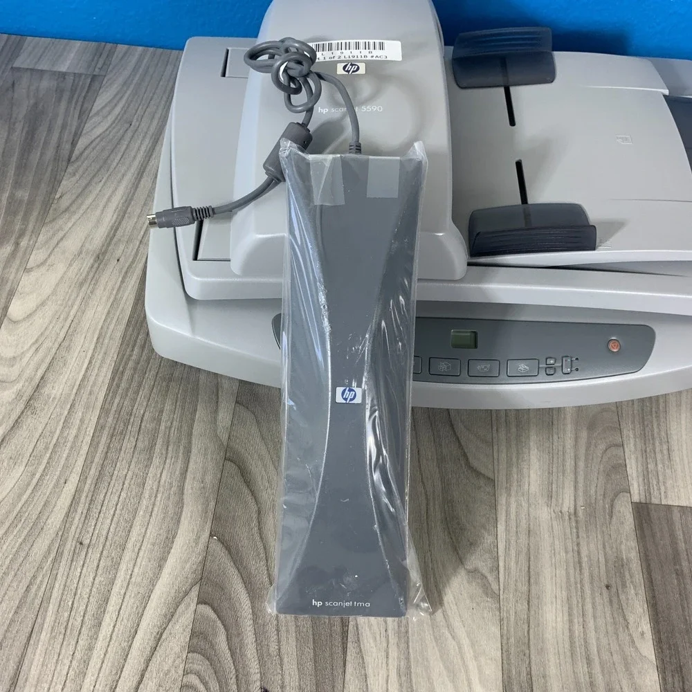 HP Hewlett Packard ScanJet 5590 Flatbed Scanner New‎